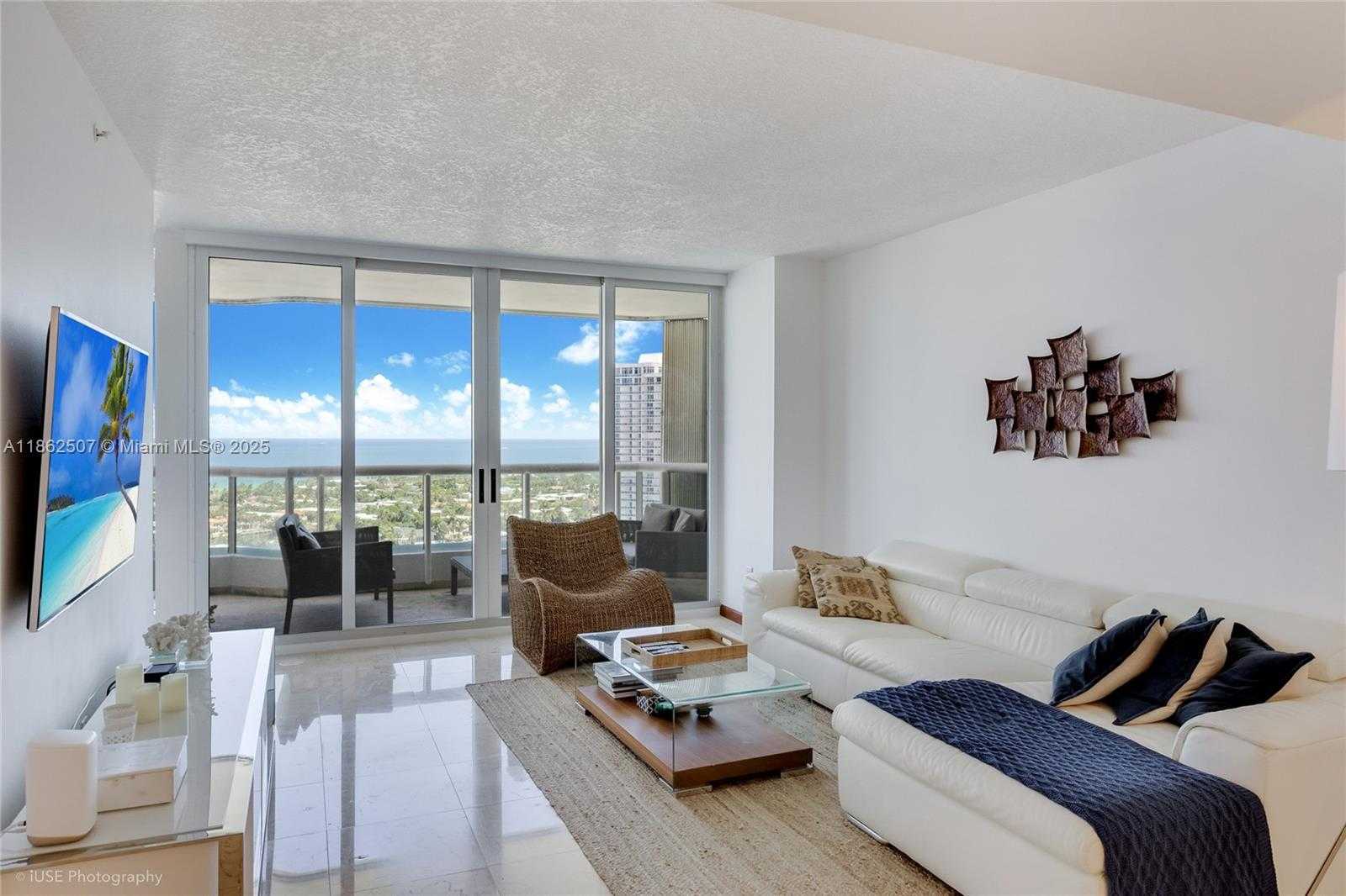 Small Image of 21055 YACHT CLUB DR #2401, Aventura Number 3