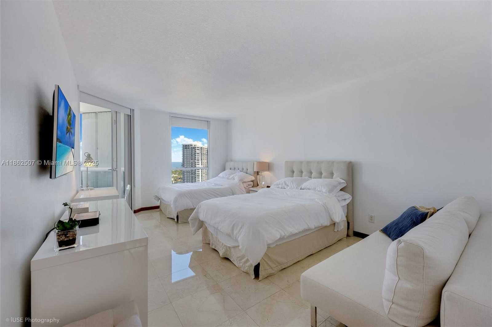 Small Image of 21055 YACHT CLUB DR #2401, Aventura Number 8