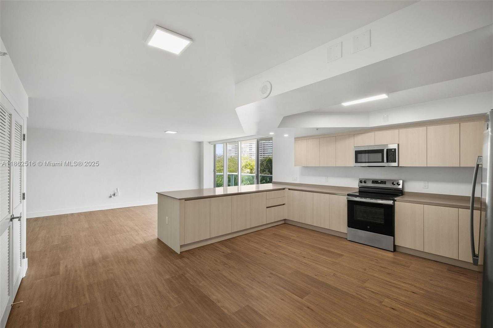 Small Image of 1500 BAY RD #M-0620, Miami Beach Number 3