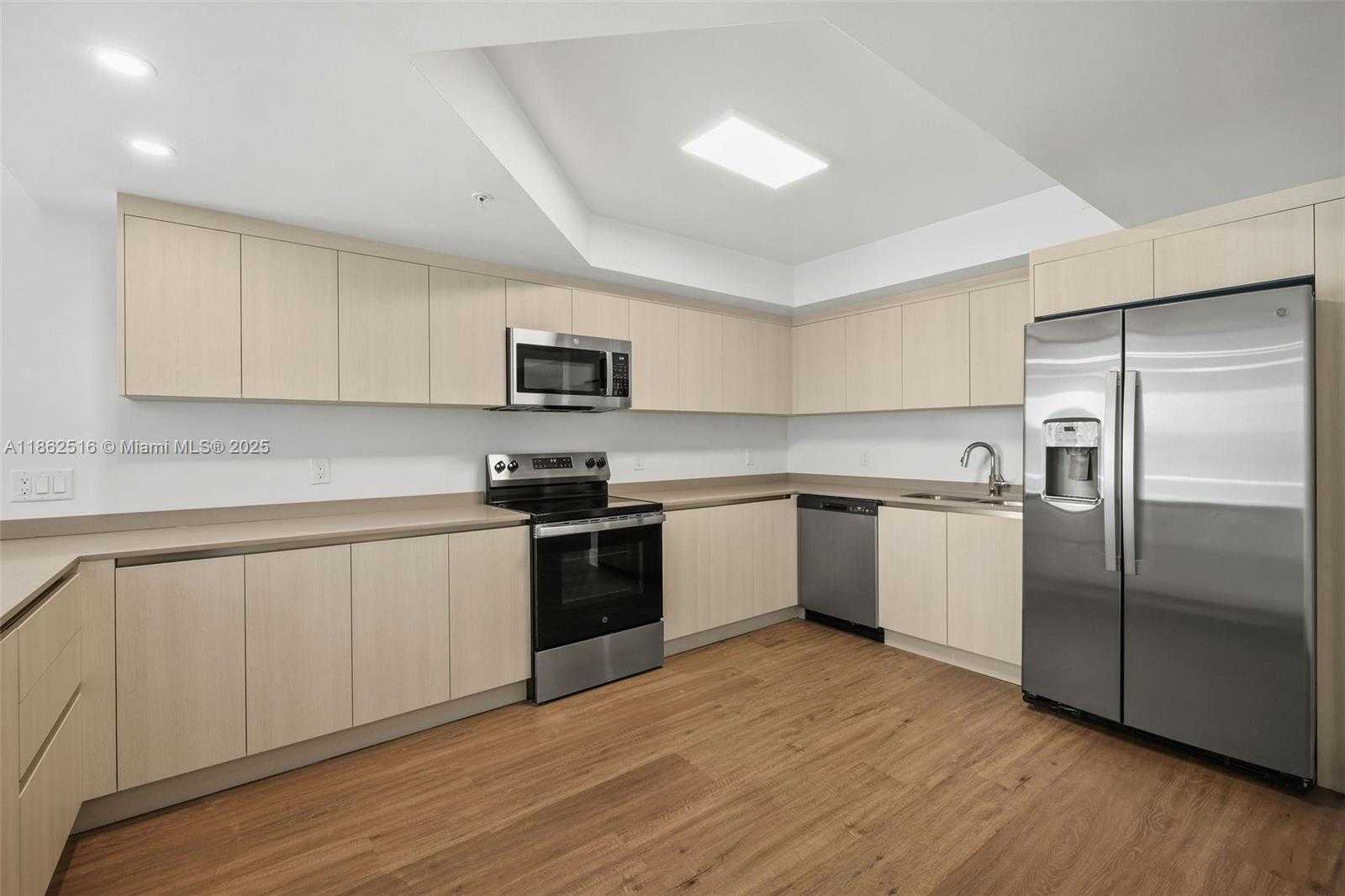 Small Image of 1500 BAY RD #M-0620, Miami Beach Number 4