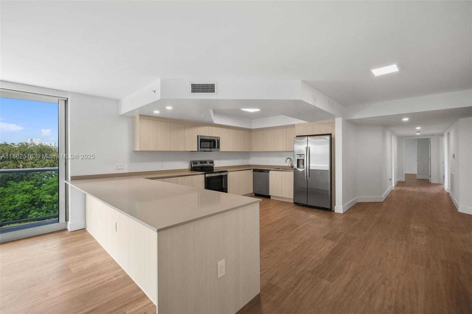 Small Image of 1500 BAY RD #M-0620, Miami Beach Number 5