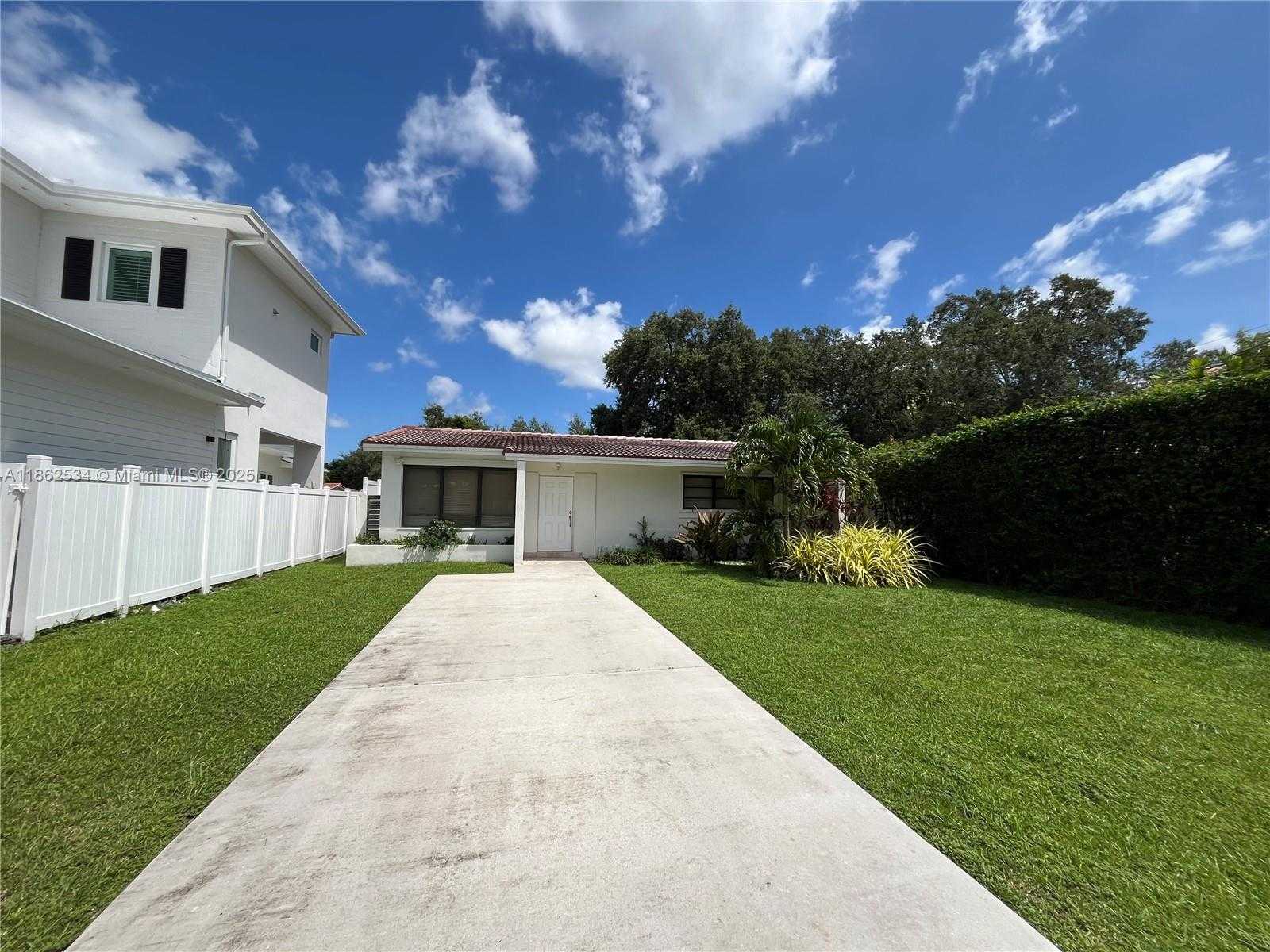 Small Image of 6345 SOUTH WEST 35TH ST, Miami Number 2