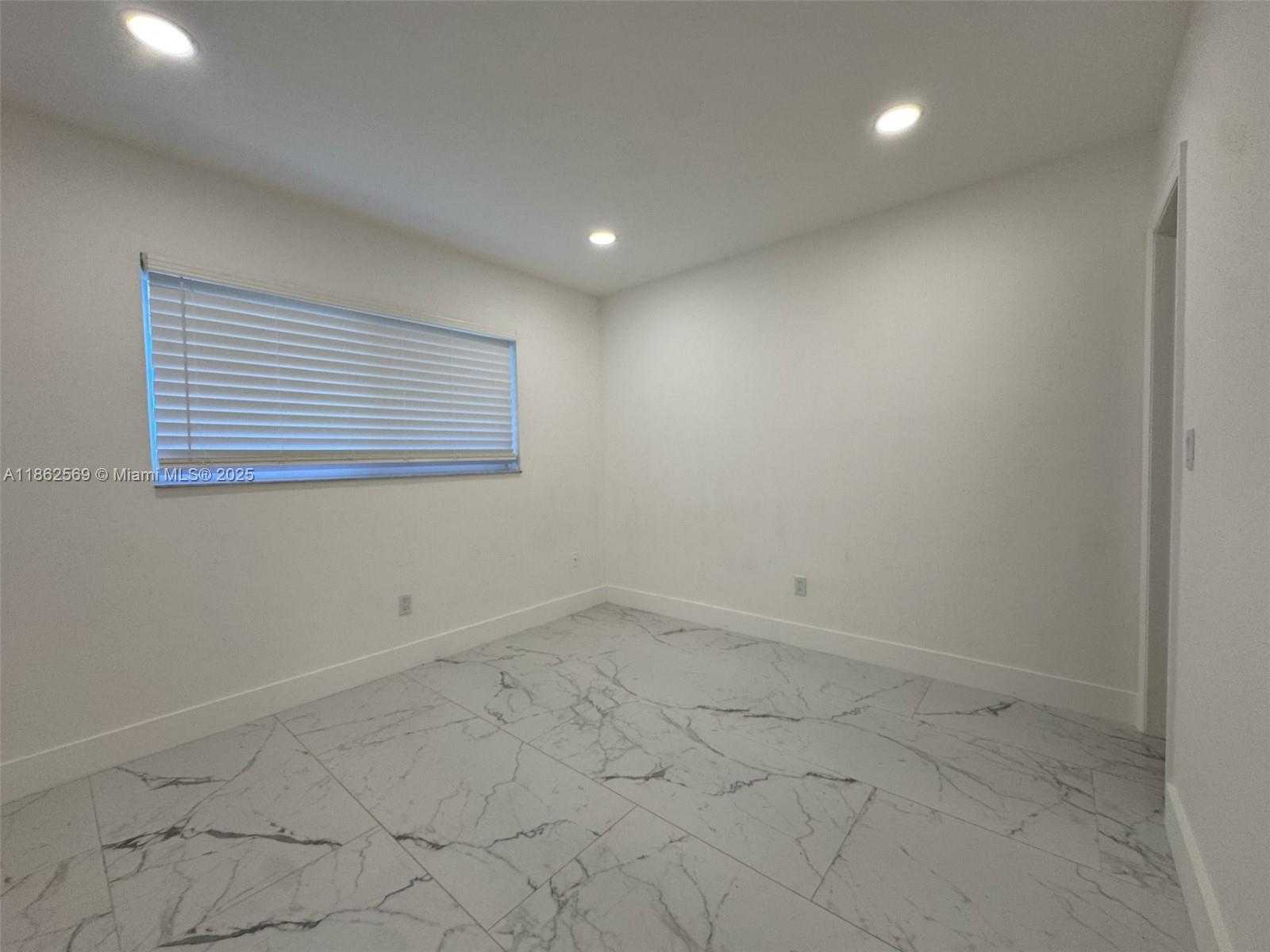 Small Image of 1431 NORTH 14TH WAY #front, Hollywood Number 10