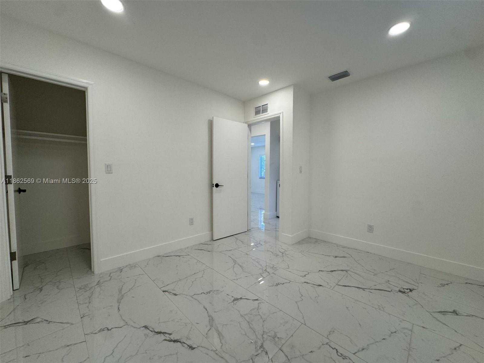 Small Image of 1431 NORTH 14TH WAY #front, Hollywood Number 11