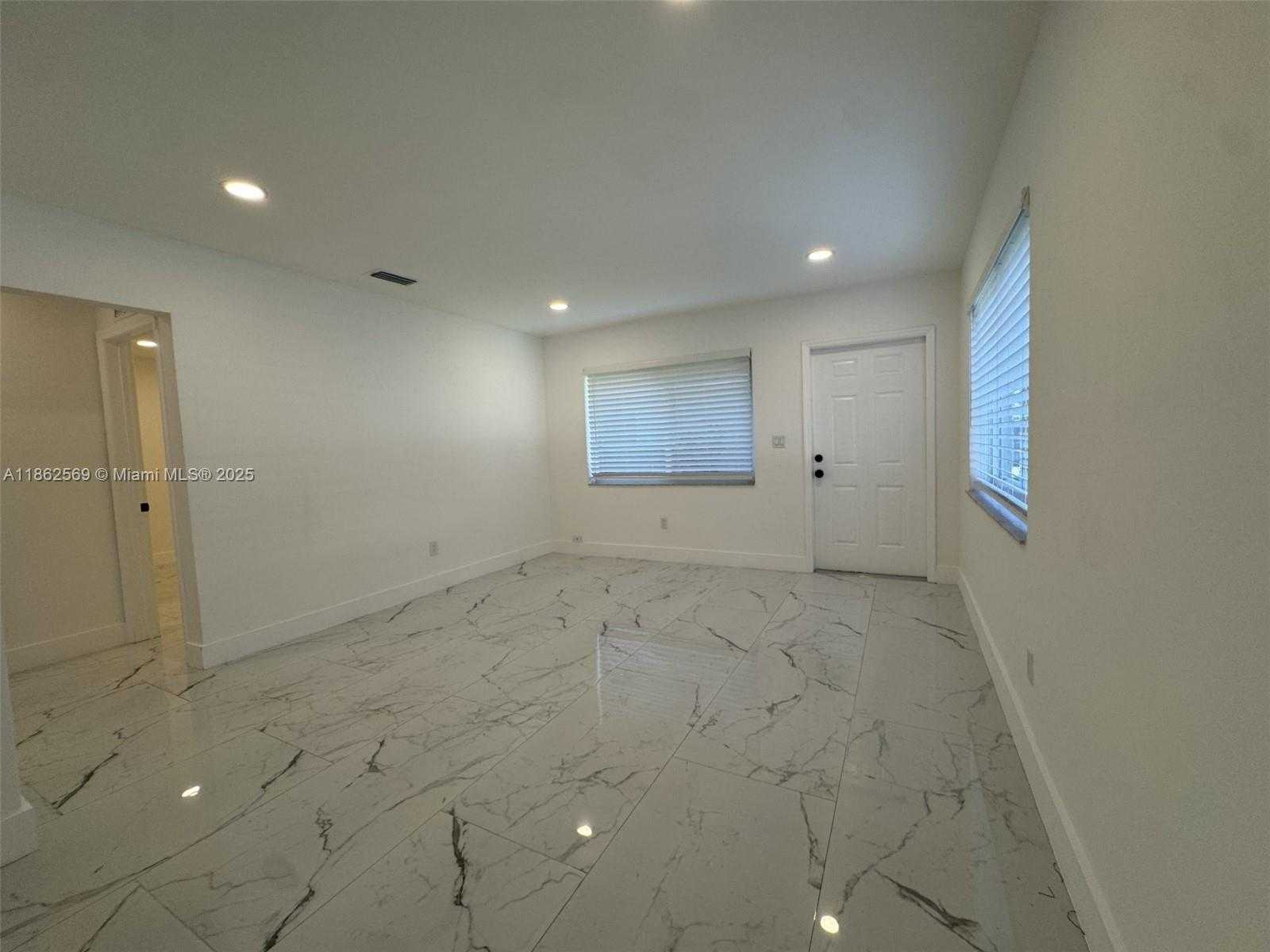 Small Image of 1431 NORTH 14TH WAY #front, Hollywood Number 3