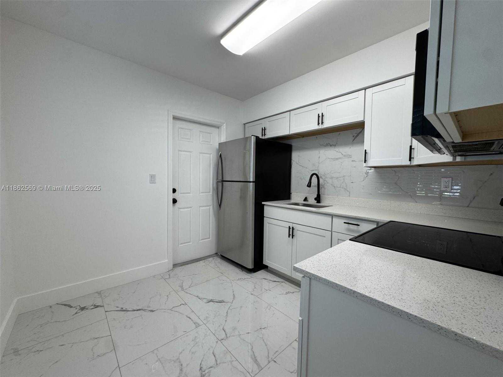 Small Image of 1431 NORTH 14TH WAY #front, Hollywood Number 4