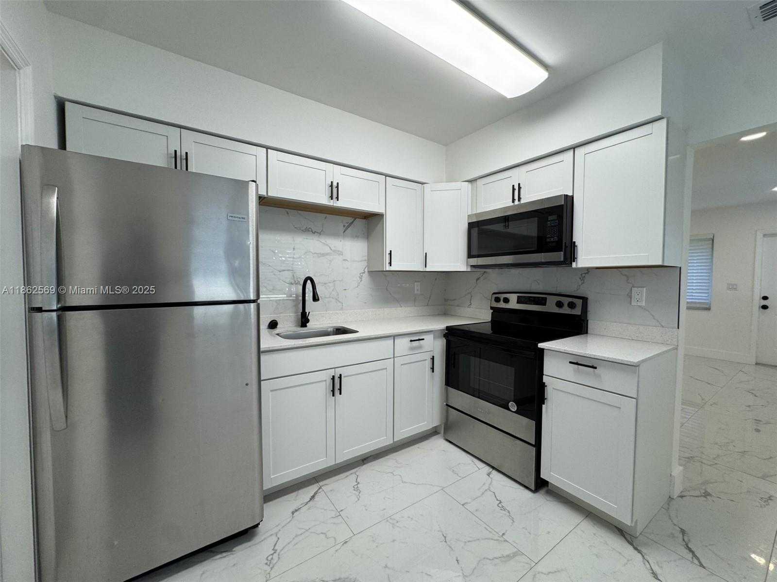 Small Image of 1431 NORTH 14TH WAY #front, Hollywood Number 5