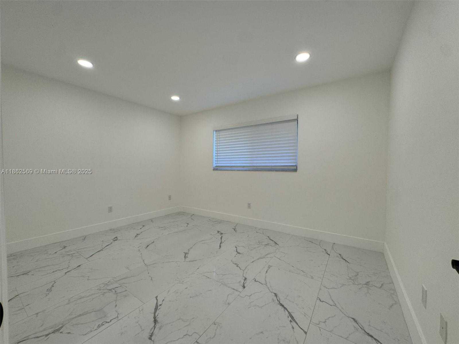 Small Image of 1431 NORTH 14TH WAY #front, Hollywood Number 6