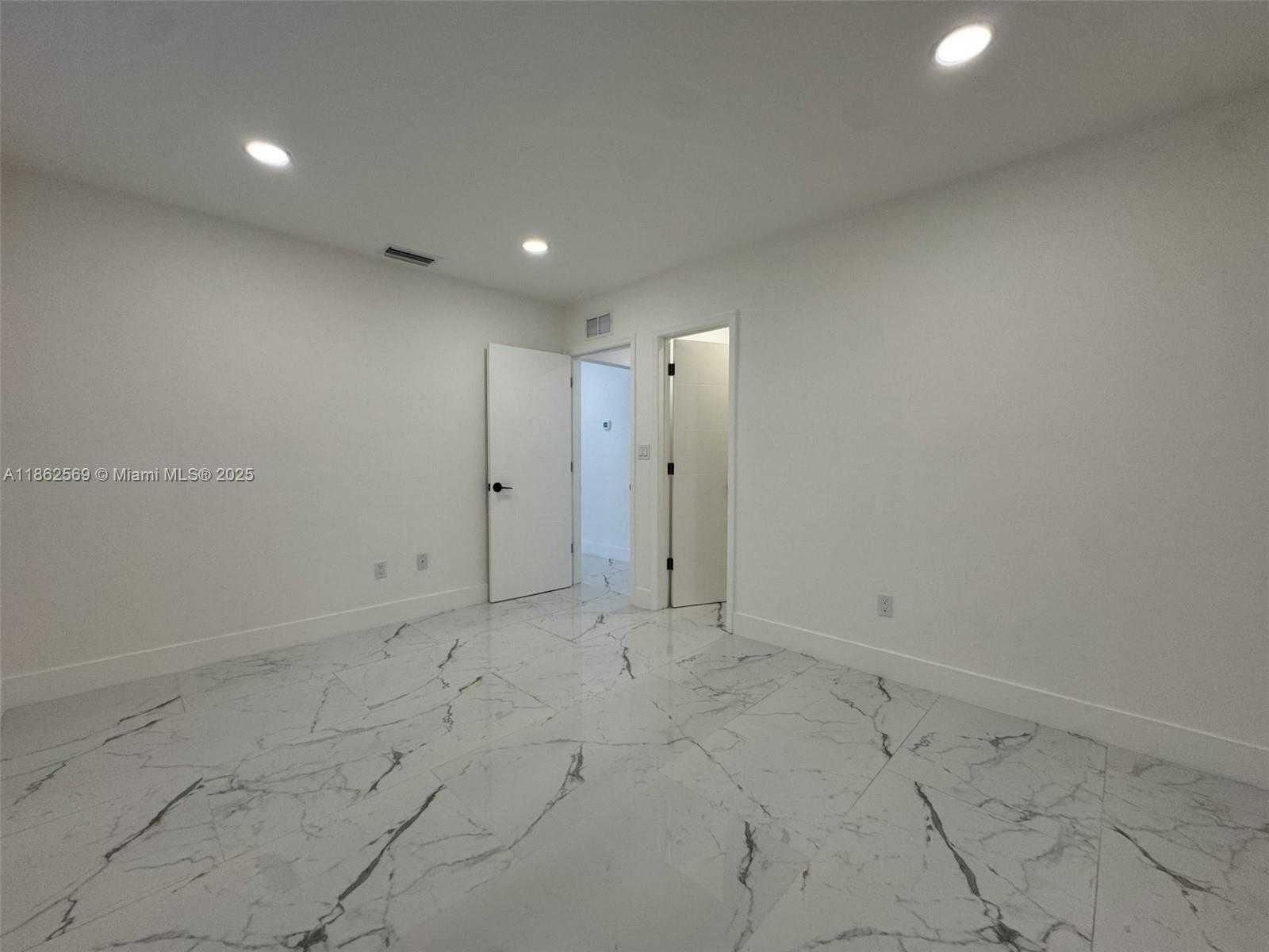 Small Image of 1431 NORTH 14TH WAY #front, Hollywood Number 7