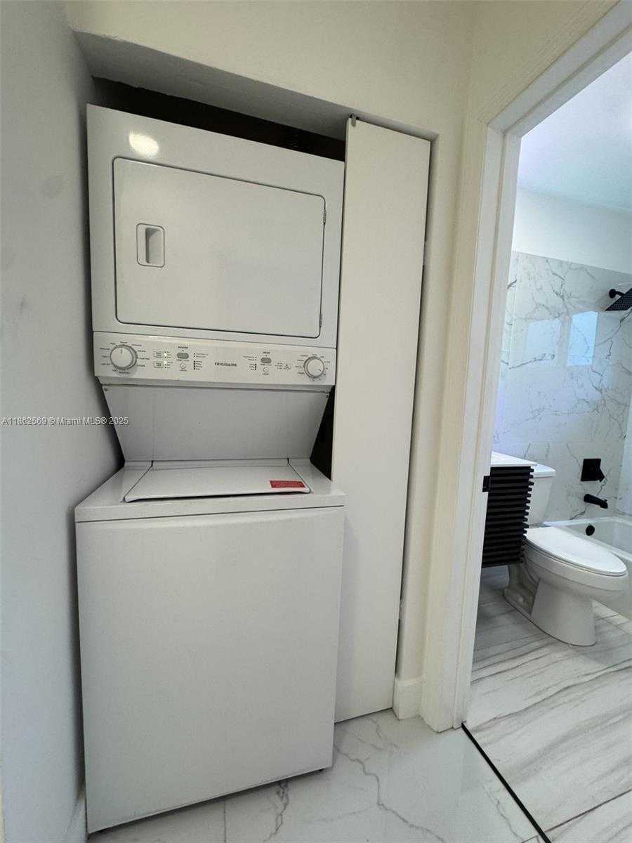 Small Image of 1431 NORTH 14TH WAY #front, Hollywood Number 9