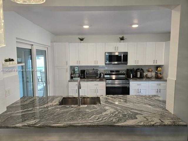 Small Image of 903 NORTH WEST 6TH AVE, Boynton Beach Number 3