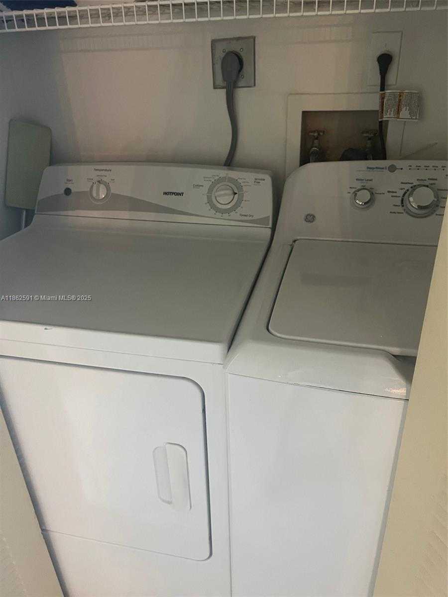Small Image of 19901 EAST COUNTRY CLUB DR #2607, Aventura Number 4