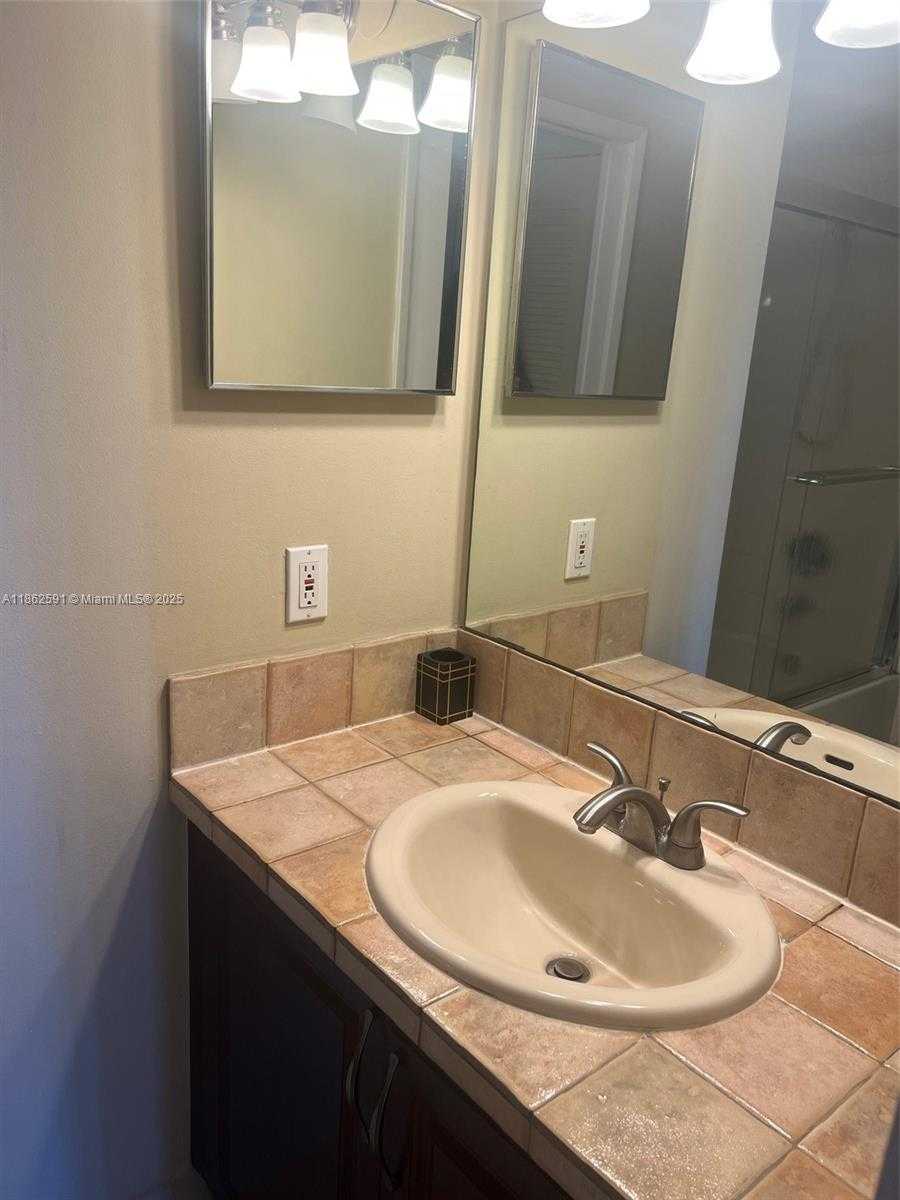 Small Image of 19901 EAST COUNTRY CLUB DR #2607, Aventura Number 5