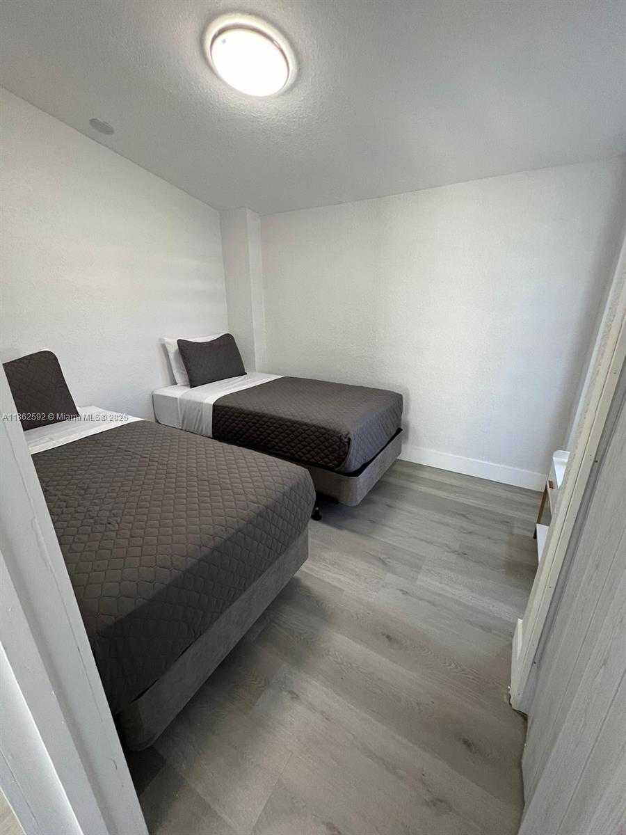 Small Image of 1214 NORTH EAST 180TH ST #1214, North Miami Beach Number 4