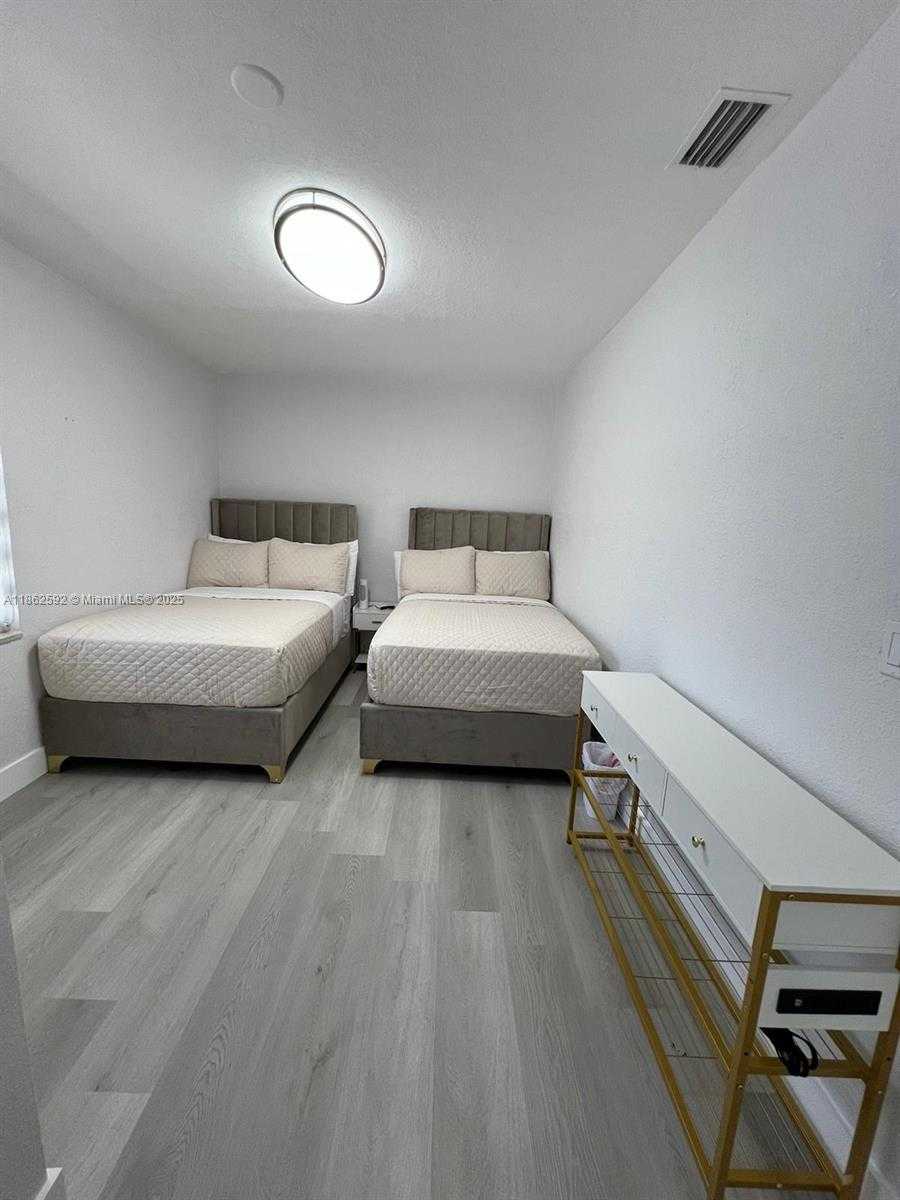 Small Image of 1214 NORTH EAST 180TH ST #1214, North Miami Beach Number 7