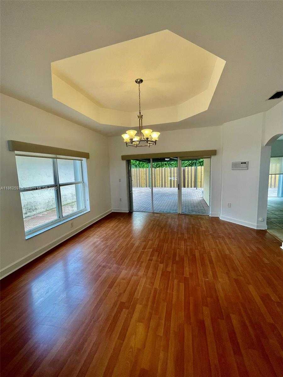 Small Image of 5871 NORTH WEST 112TH CT, Doral Number 11
