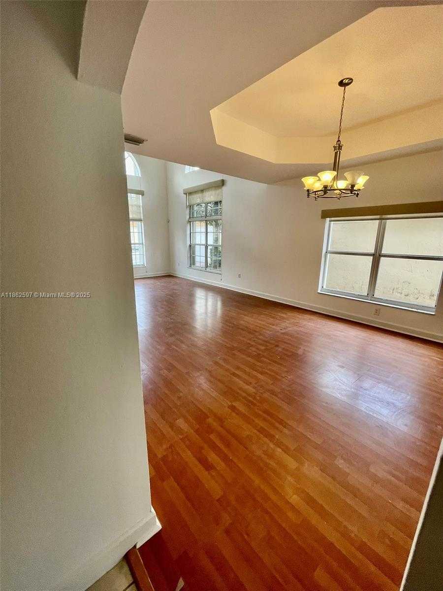 Small Image of 5871 NORTH WEST 112TH CT, Doral Number 12