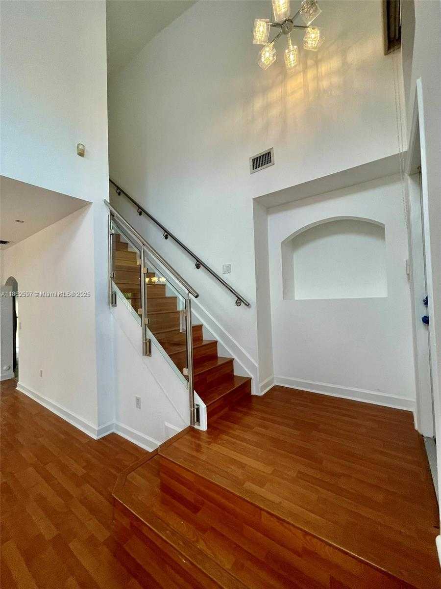 Small Image of 5871 NORTH WEST 112TH CT, Doral Number 13