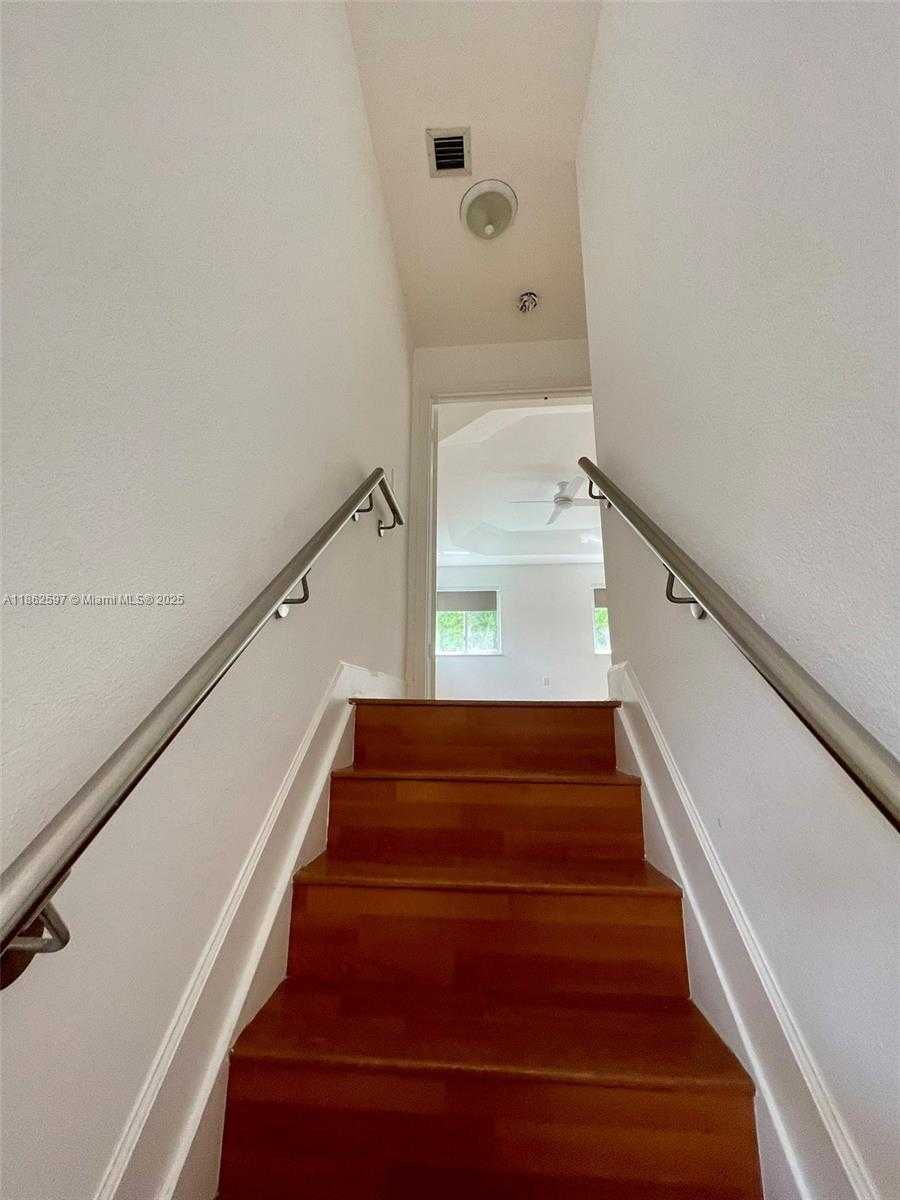 Small Image of 5871 NORTH WEST 112TH CT, Doral Number 16
