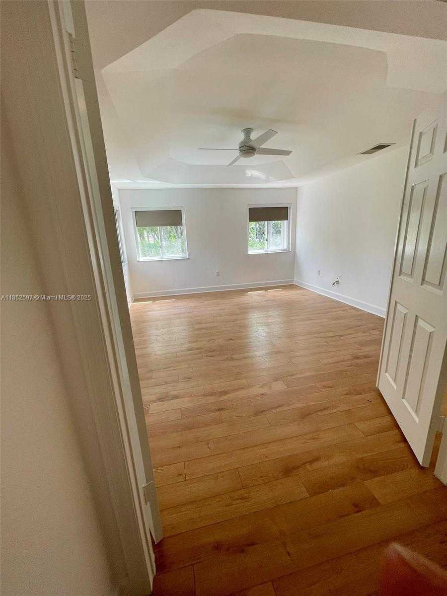 Small Image of 5871 NORTH WEST 112TH CT, Doral Number 17