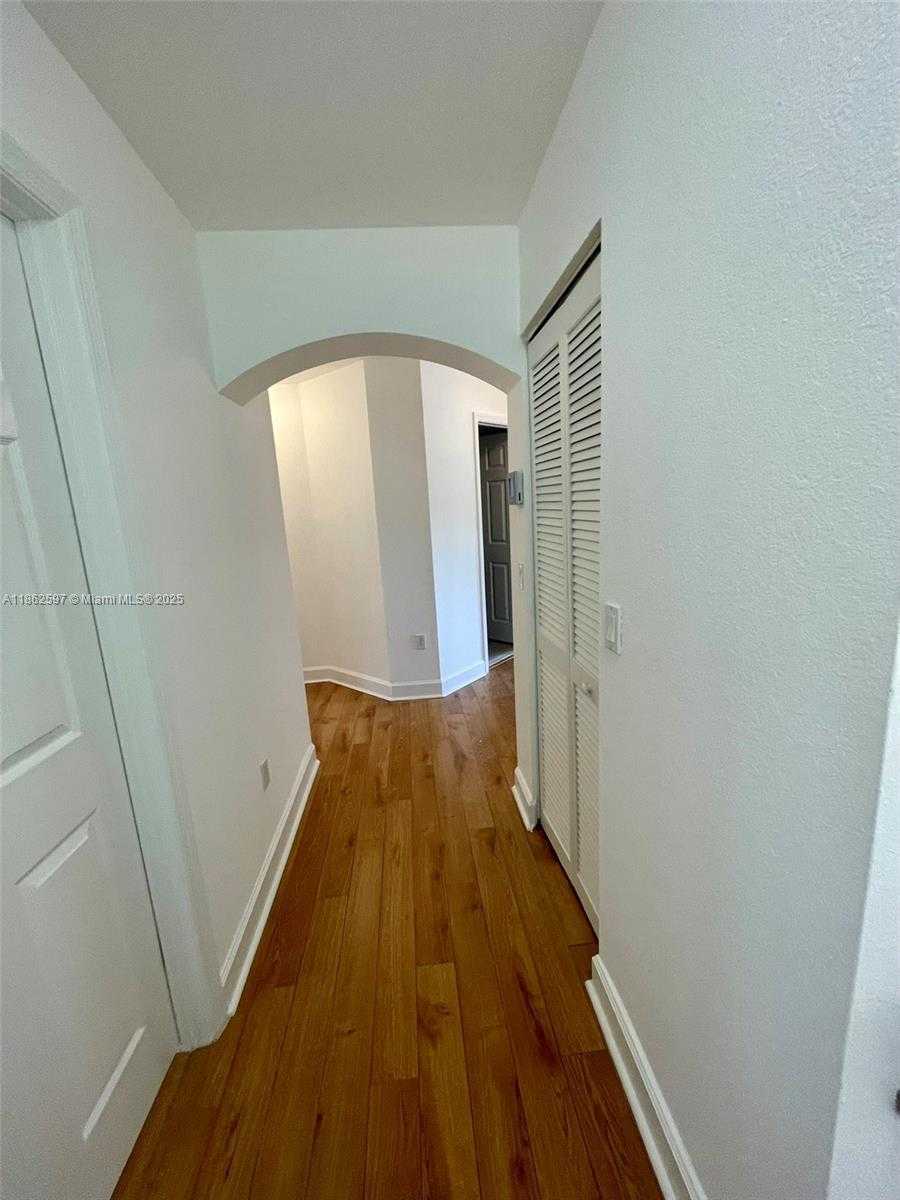 Small Image of 5871 NORTH WEST 112TH CT, Doral Number 19