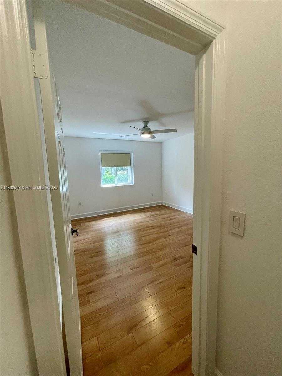 Small Image of 5871 NORTH WEST 112TH CT, Doral Number 24
