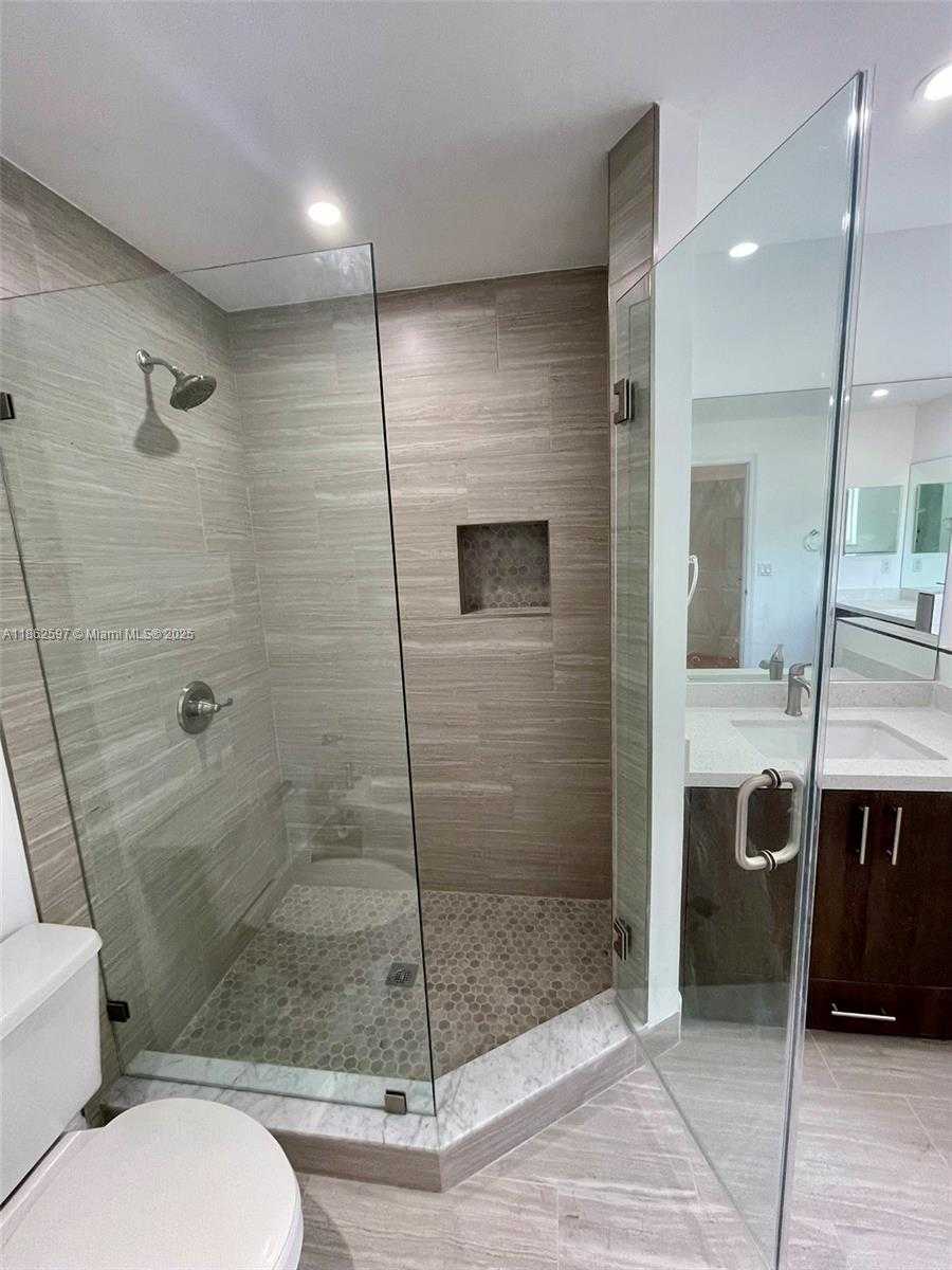 Small Image of 5871 NORTH WEST 112TH CT, Doral Number 30