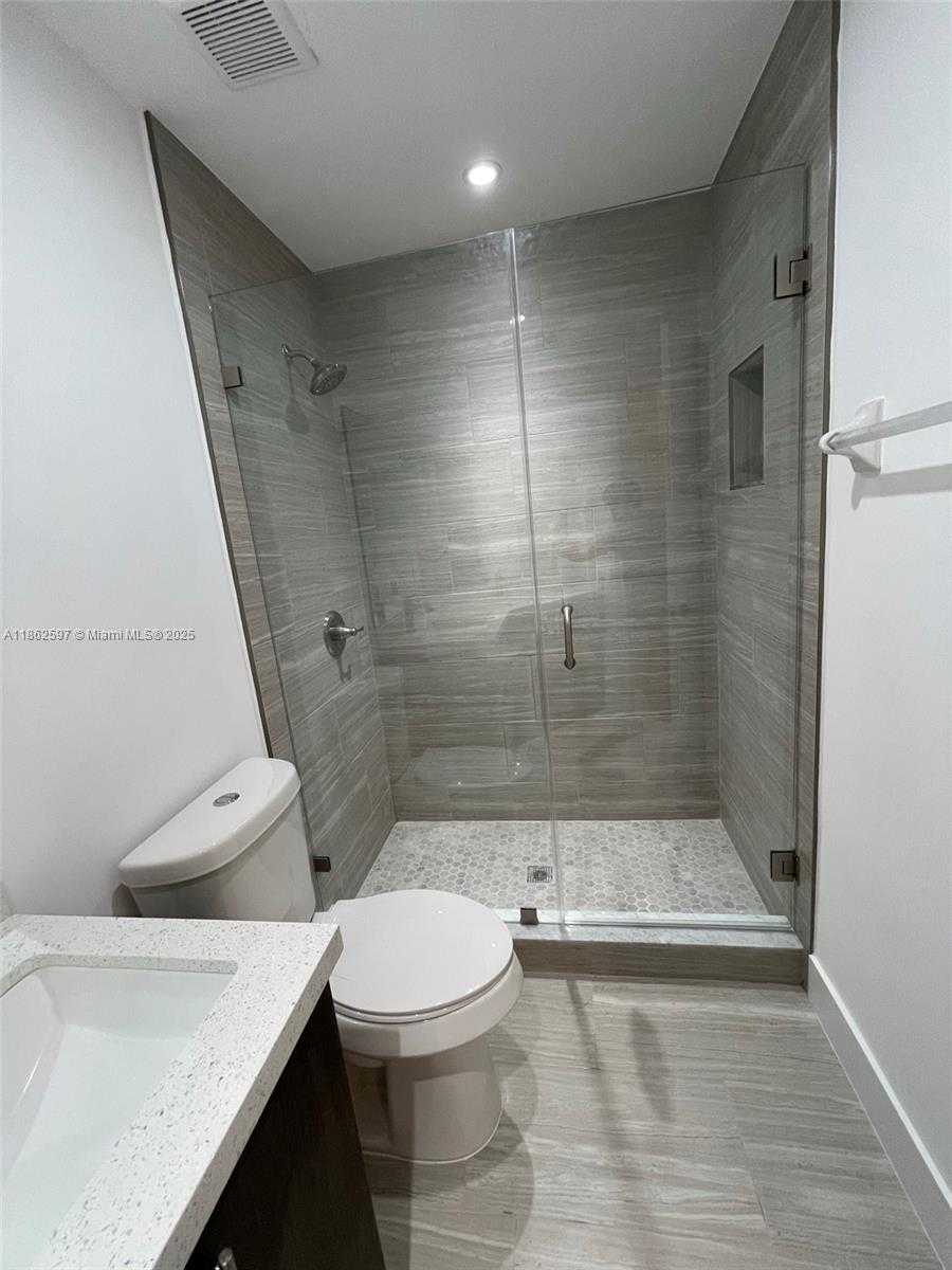 Small Image of 5871 NORTH WEST 112TH CT, Doral Number 32