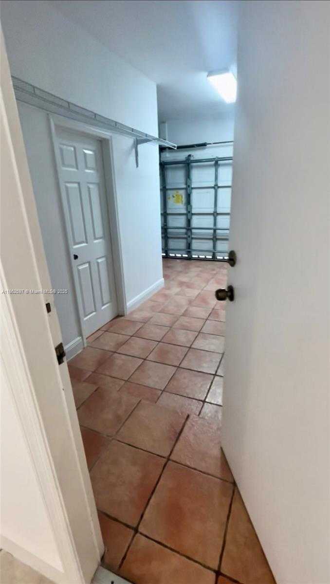 Small Image of 5871 NORTH WEST 112TH CT, Doral Number 35