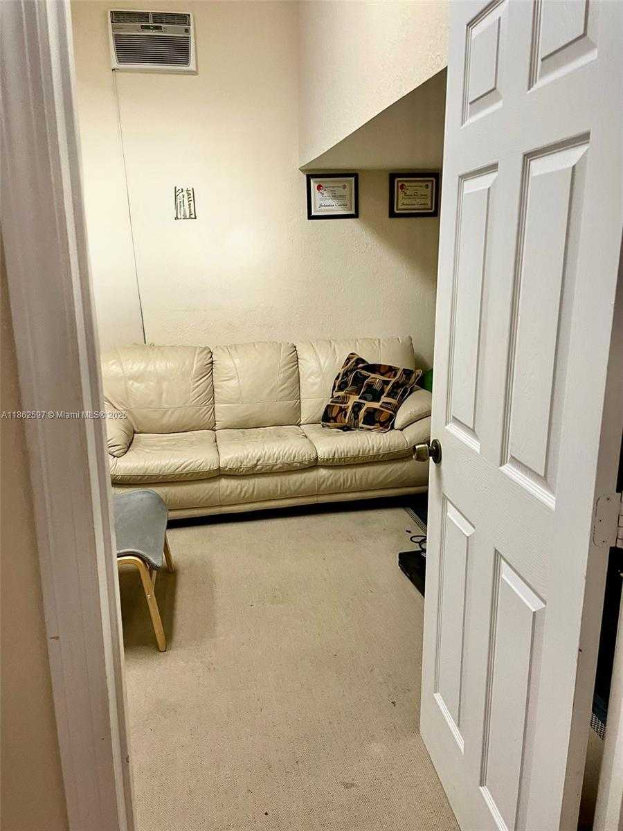 Small Image of 5871 NORTH WEST 112TH CT, Doral Number 36