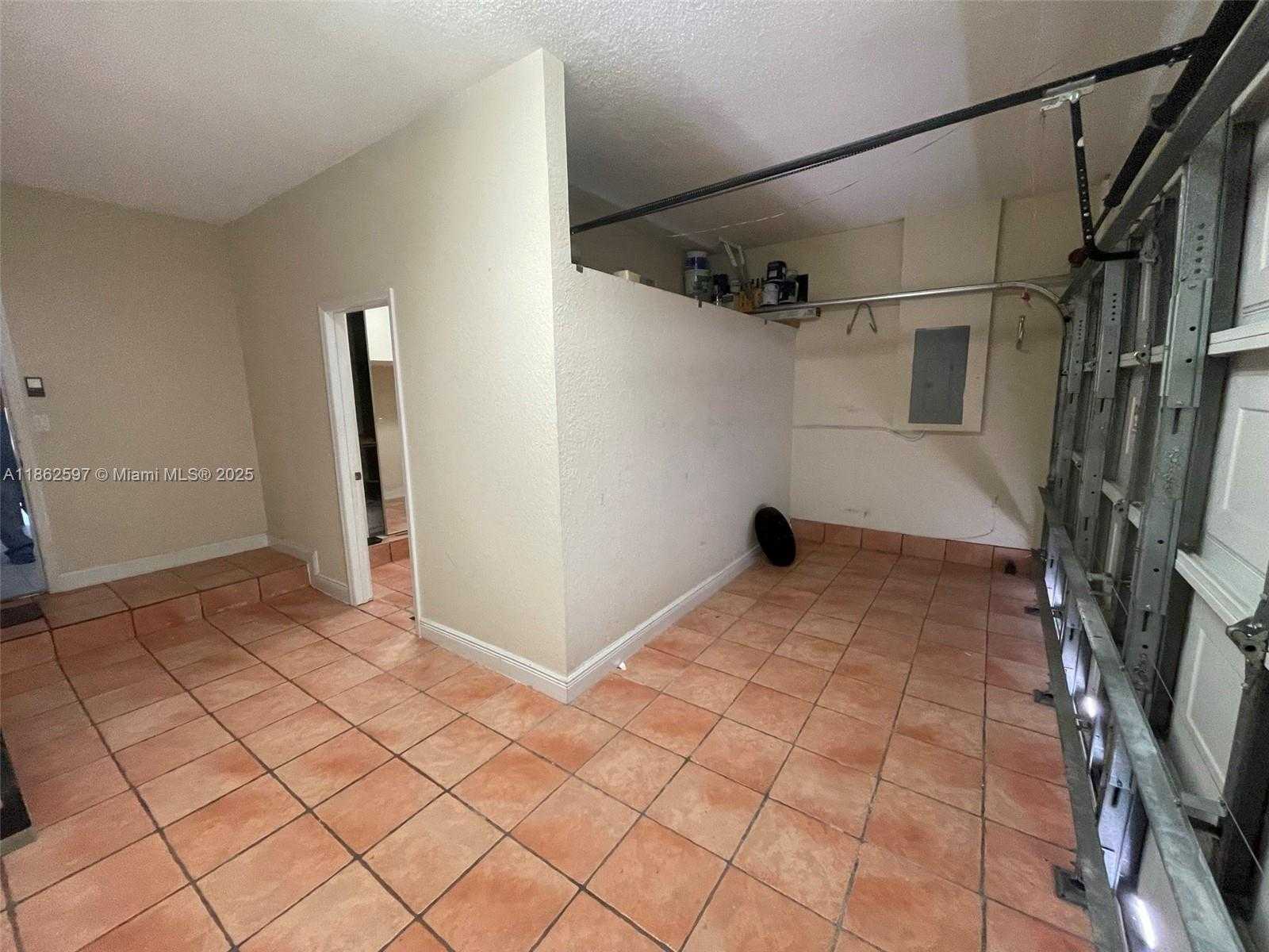 Small Image of 5871 NORTH WEST 112TH CT, Doral Number 39