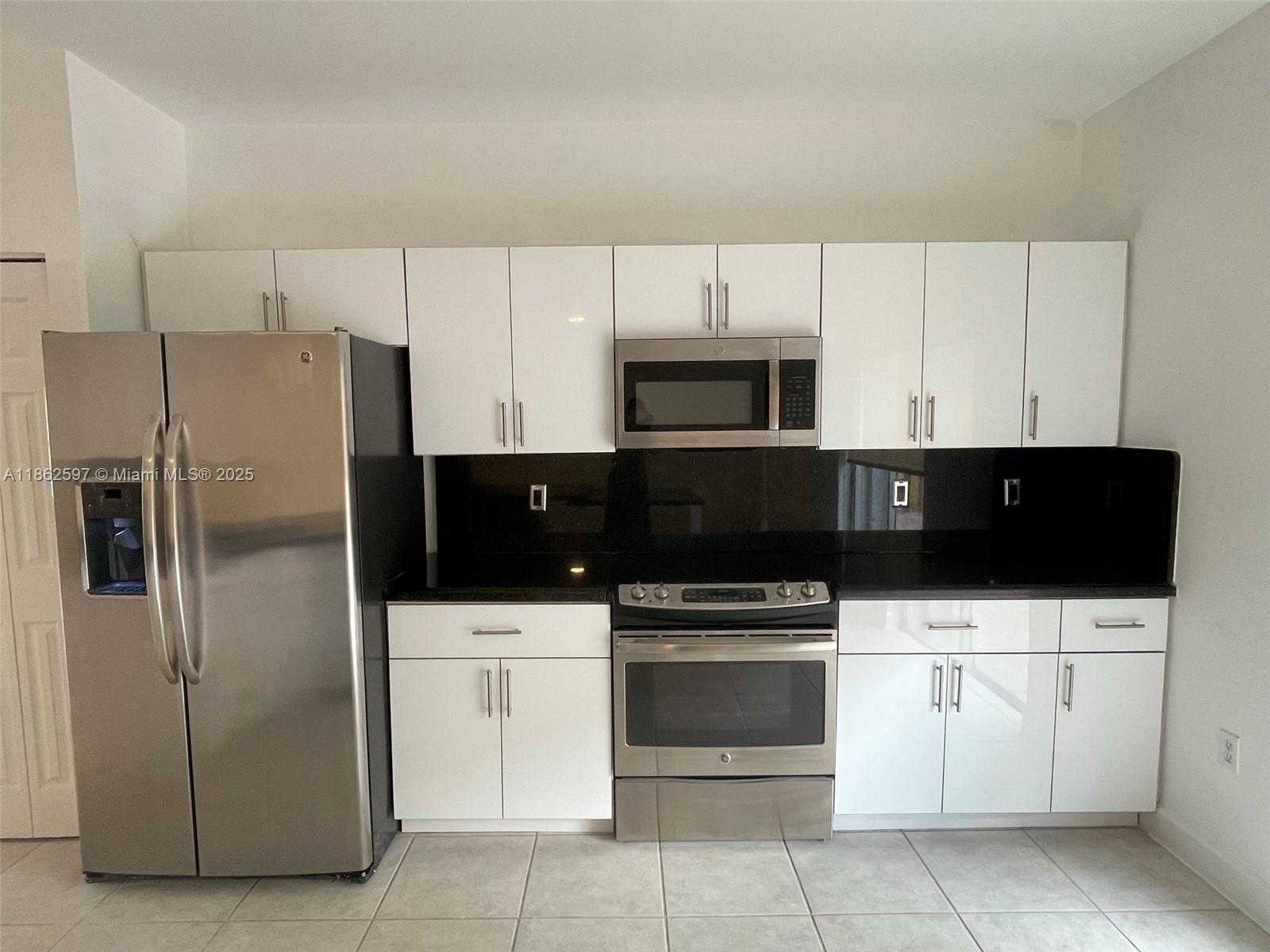 Small Image of 5871 NORTH WEST 112TH CT, Doral Number 4