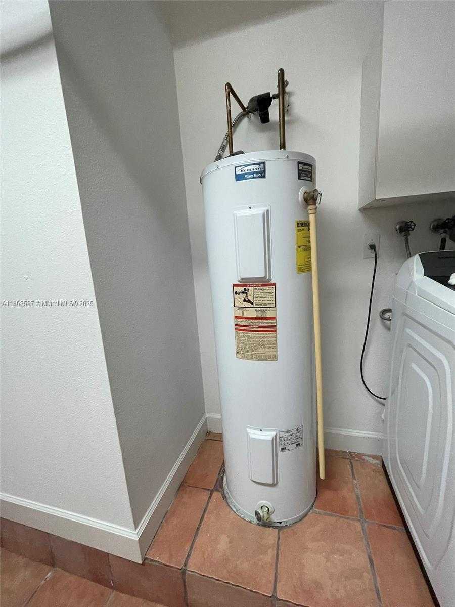 Small Image of 5871 NORTH WEST 112TH CT, Doral Number 42