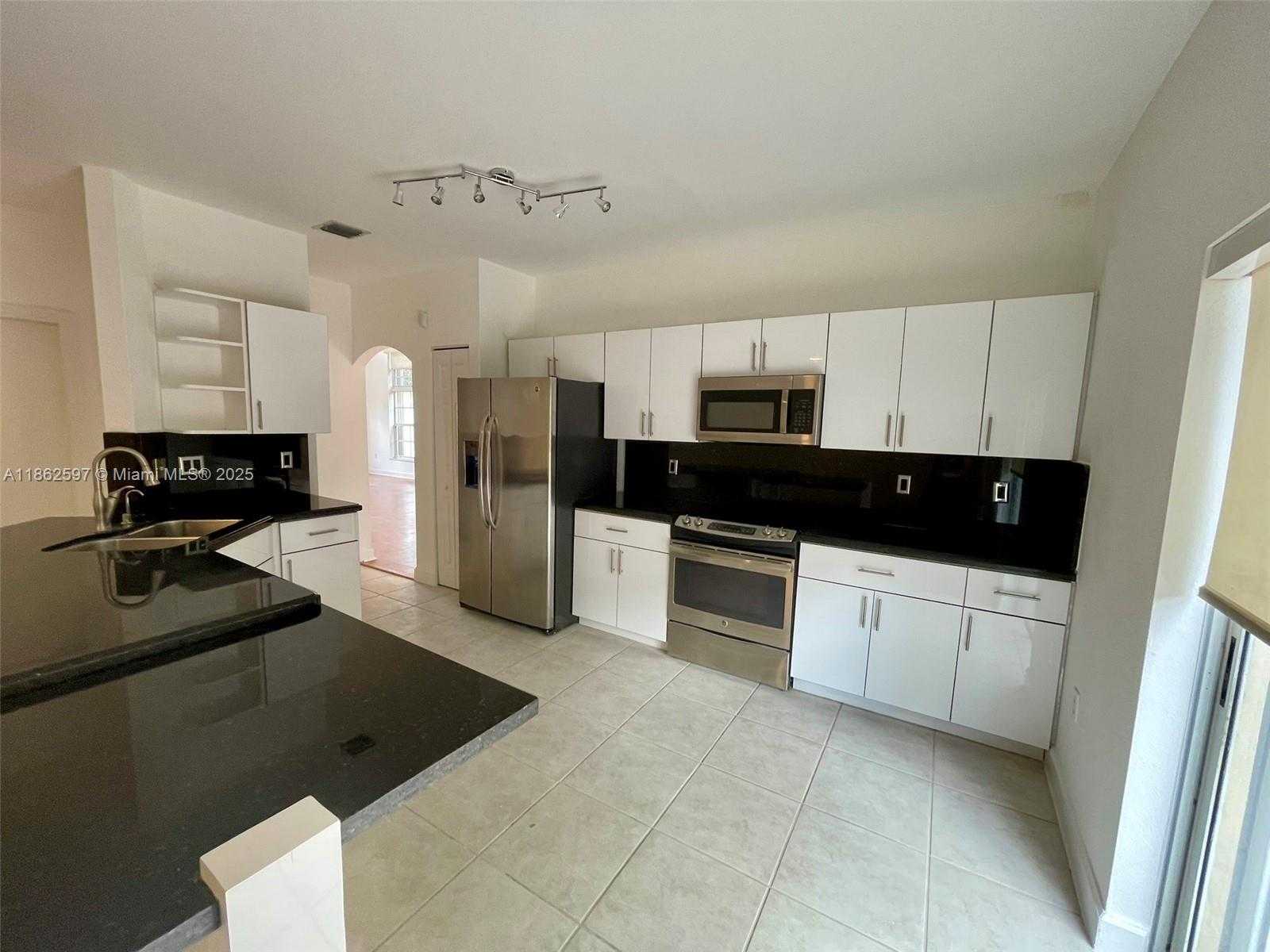 Small Image of 5871 NORTH WEST 112TH CT, Doral Number 5