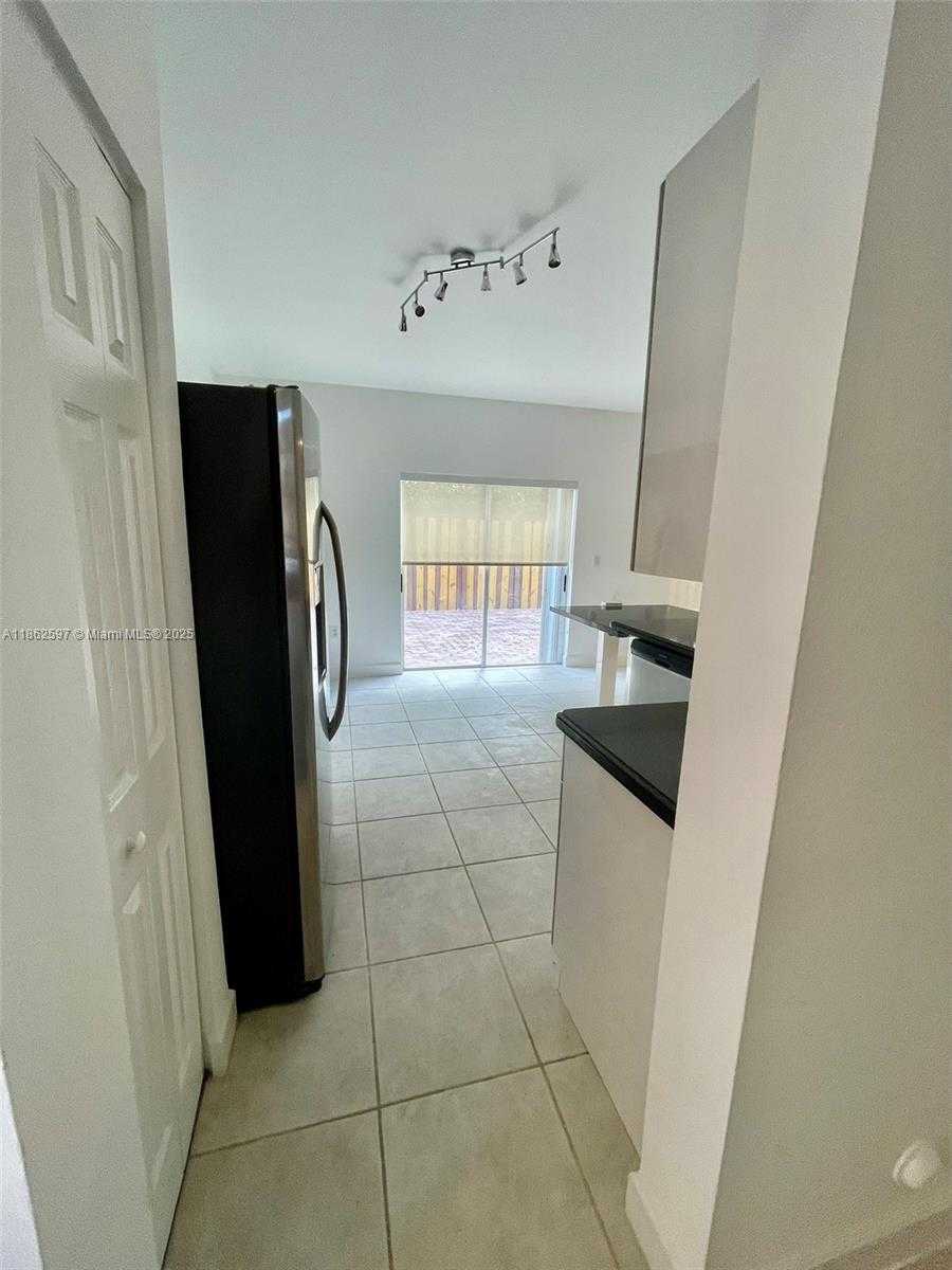 Small Image of 5871 NORTH WEST 112TH CT, Doral Number 7