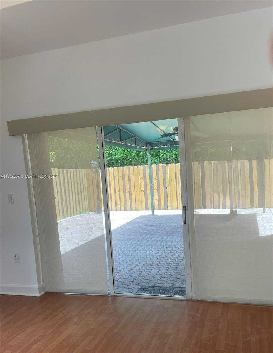 Small Image of 5871 NORTH WEST 112TH CT, Doral Number 8
