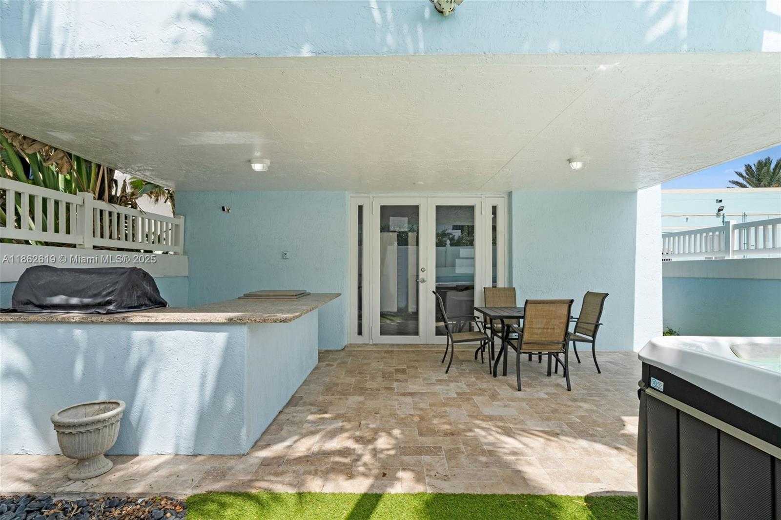 Small Image of Hollywood Number 30