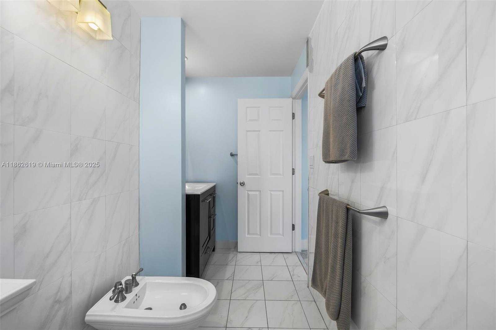 Small Image of Hollywood Number 47