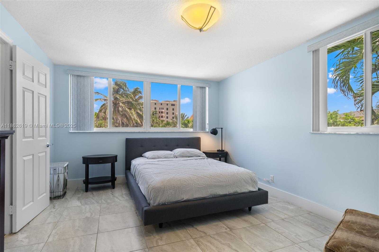 Small Image of Hollywood Number 50