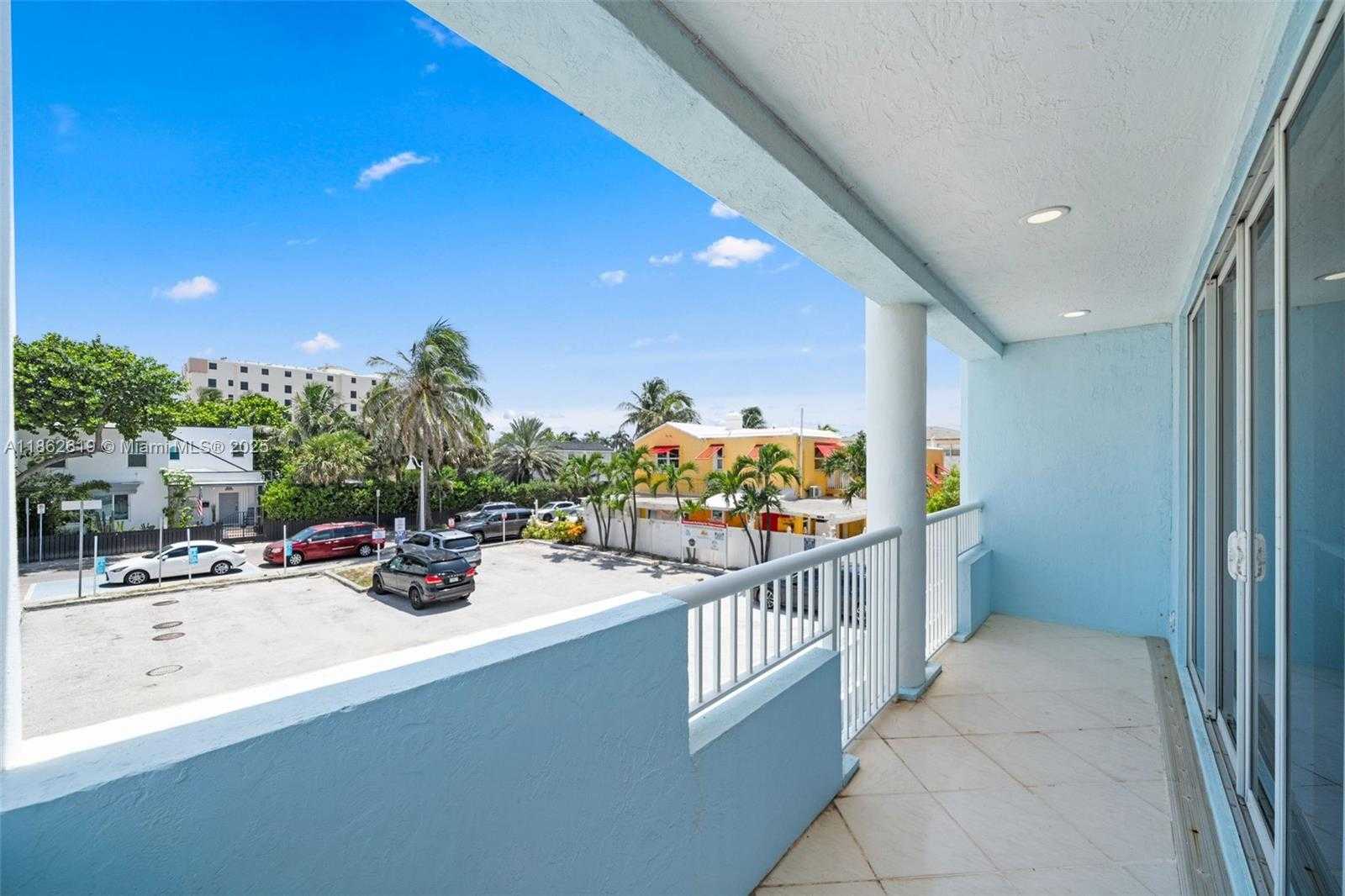 Small Image of Hollywood Number 52