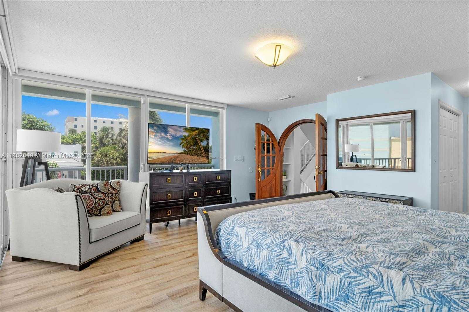 Small Image of Hollywood Number 59
