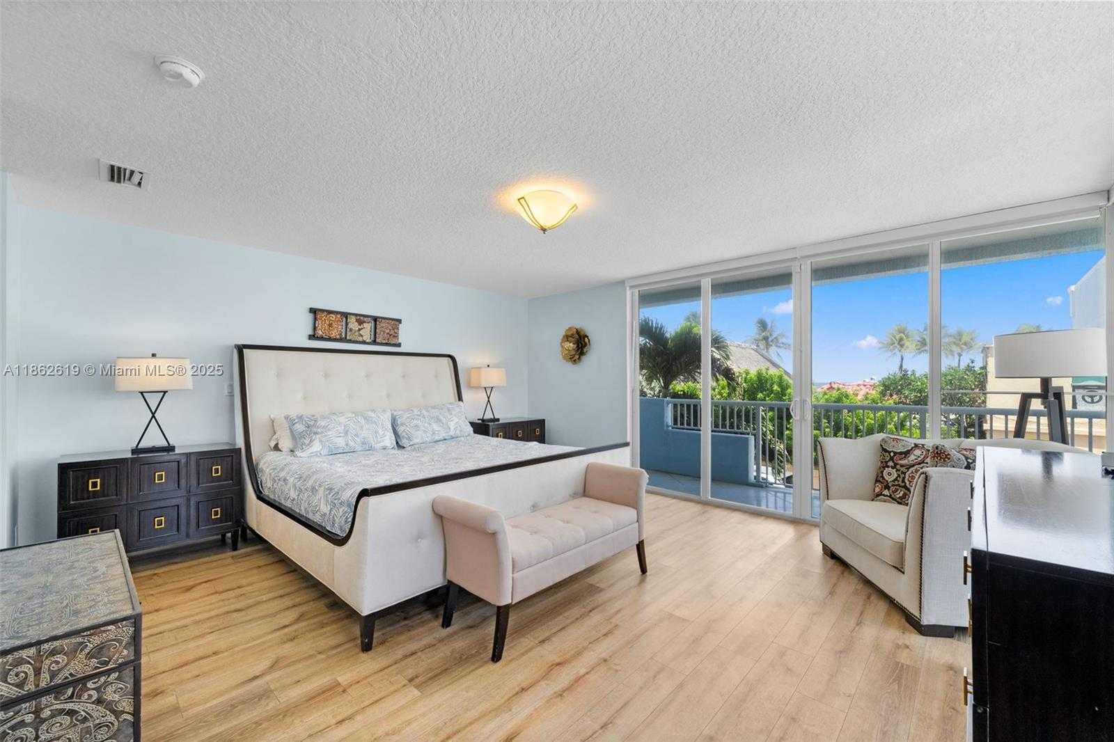 Small Image of Hollywood Number 62