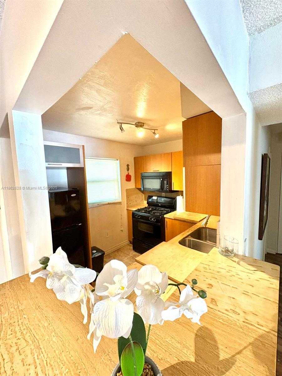 Small Image of 720 COLLINS AVE #308, Miami Beach Number 6