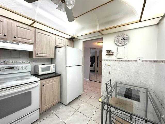 Small Image of 3800 SOUTH OCEAN DR #618, Hollywood Number 4