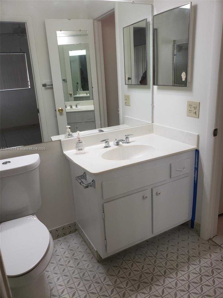 Small Image of 708 SOUTH WEST 24TH ST, Boynton Beach Number 13