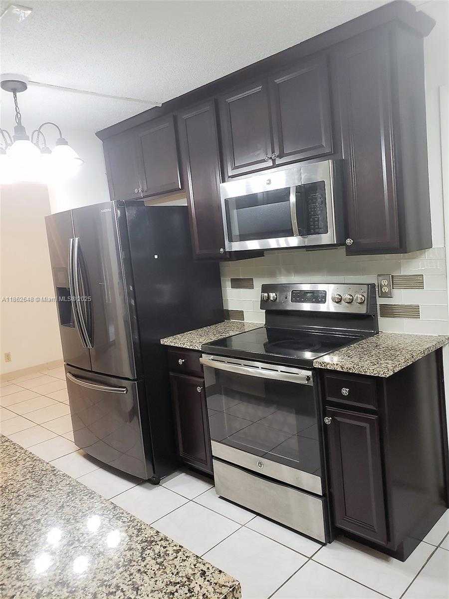 Small Image of 708 SOUTH WEST 24TH ST, Boynton Beach Number 3