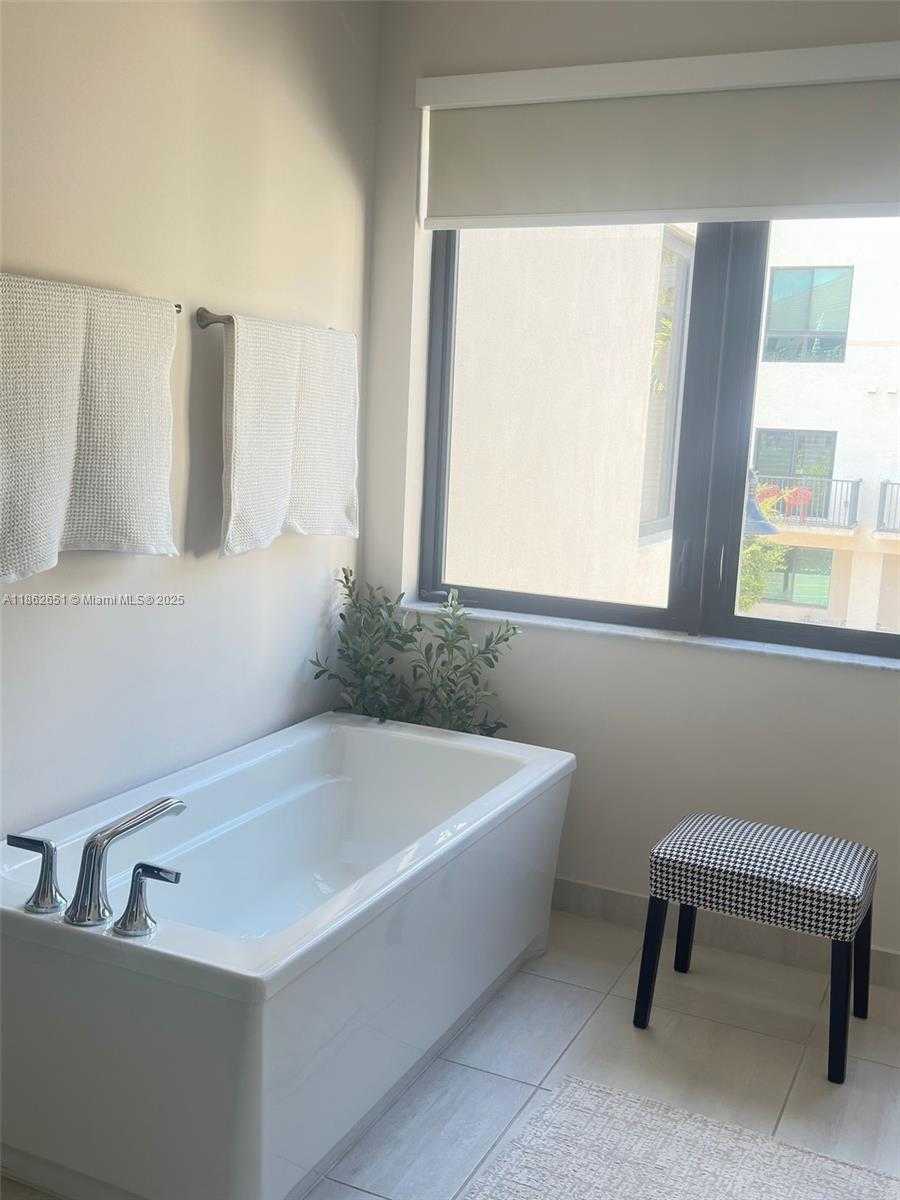 Small Image of 8443 NORTH WEST 47TH ST #8443, Doral Number 25