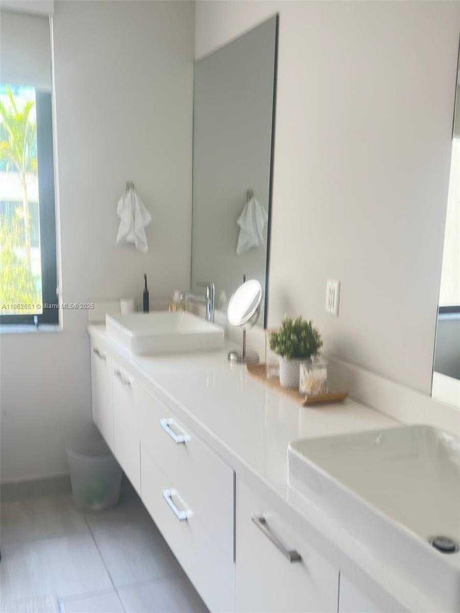 Small Image of 8443 NORTH WEST 47TH ST #8443, Doral Number 36