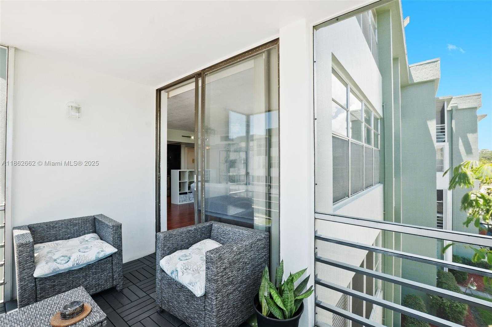 Small Image of 2771 TAFT ST #303, Hollywood Number 11