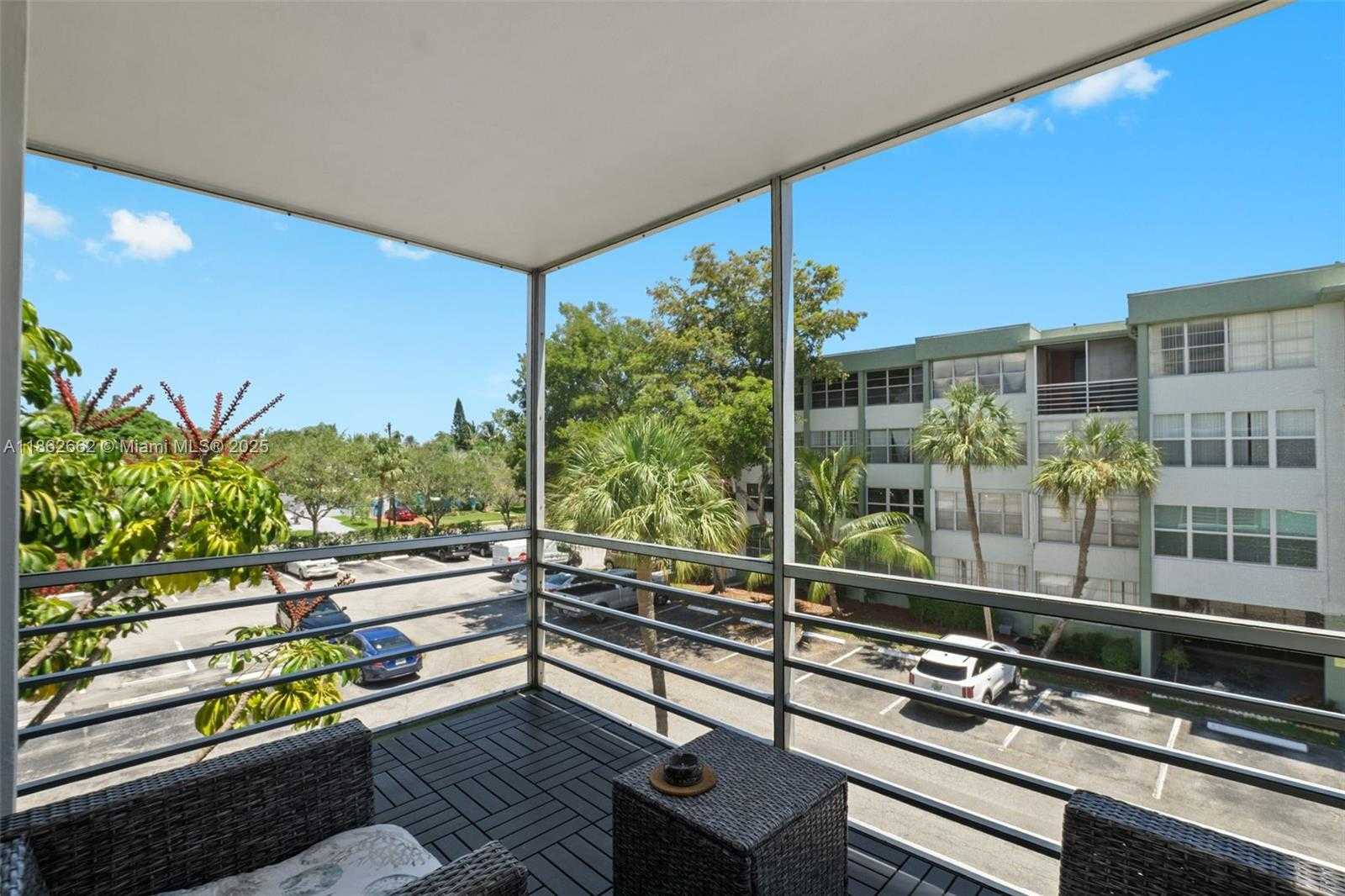 Small Image of 2771 TAFT ST #303, Hollywood Number 9